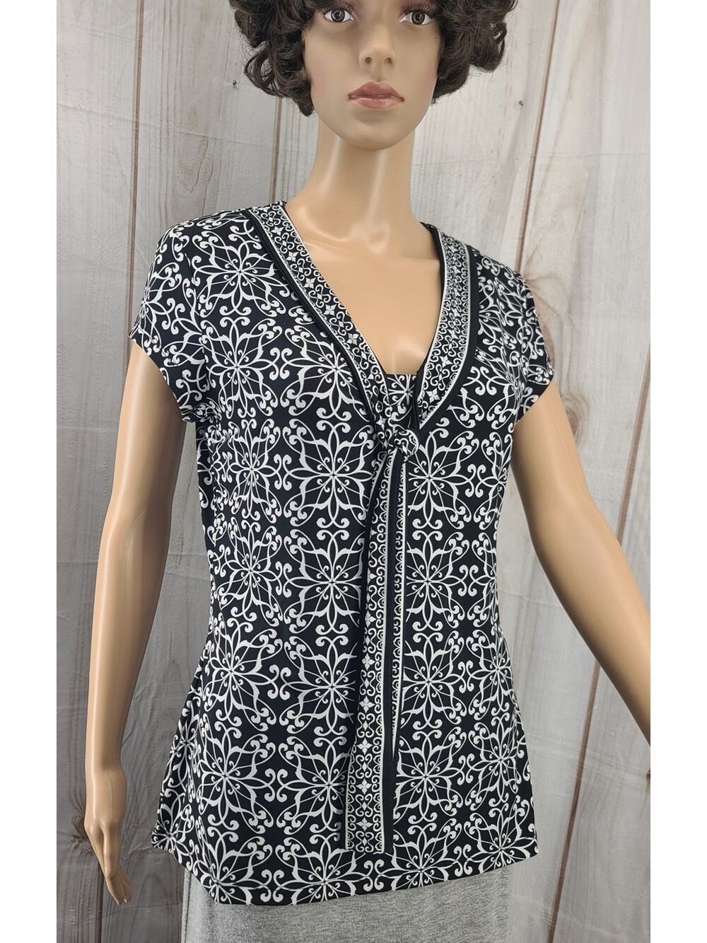 Liz Claiborne M Tie-Front Blouse Black & White Abstract Print Cap Sleeves V-Neck